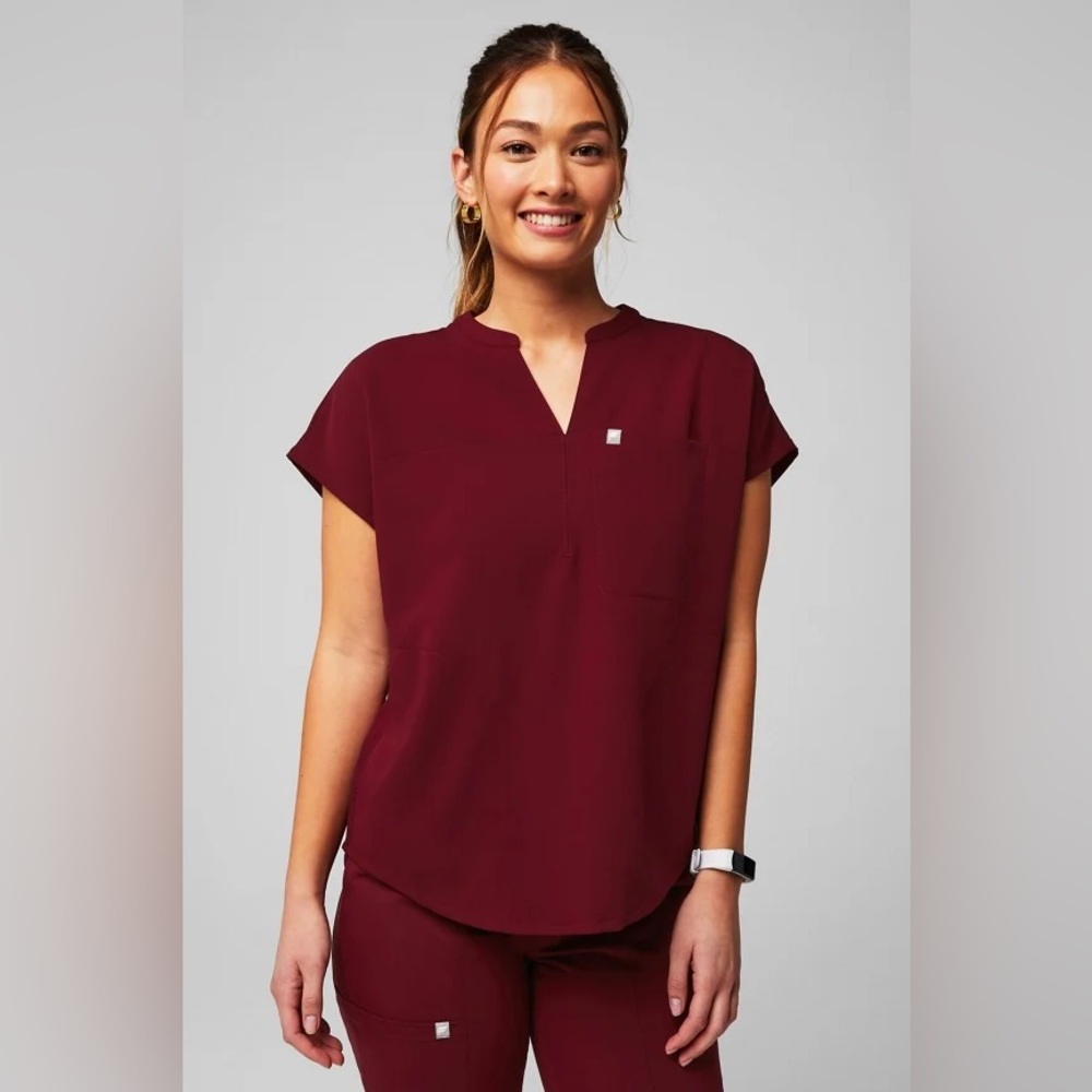 Fabletics scrub set | burgundy | small oversized top | medium petite bottoms